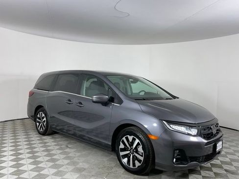 Used 2025 Honda Odyssey EX-L image 3