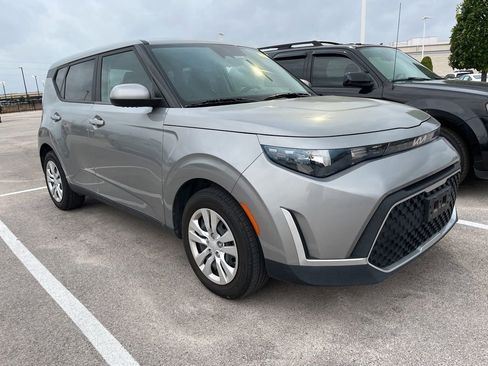 Used 2023 Kia Soul LX FWD image 2