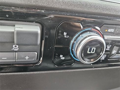 Used 2025 GMC Sierra 1500 SLT image 10