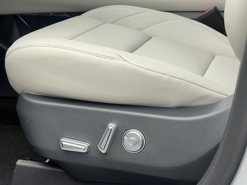 New 2026 Lincoln Nautilus Premier image 17