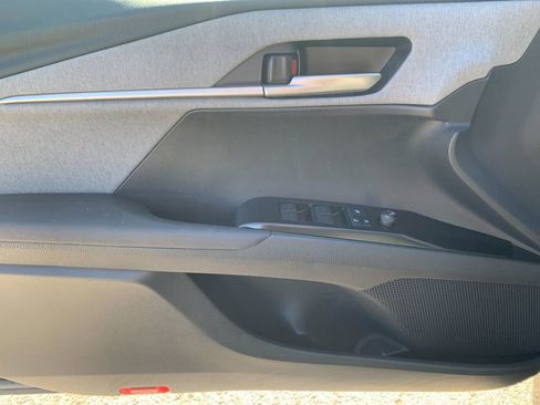 Used 2025 Toyota Camry LE w/ Convenience Package image 12