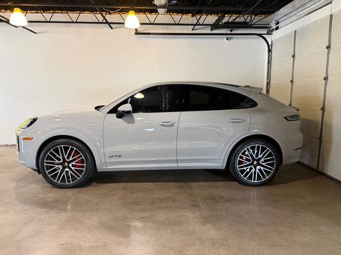 Used 2025 Porsche Cayenne GTS image 2