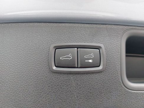 Certified 2025 Porsche Macan image 15