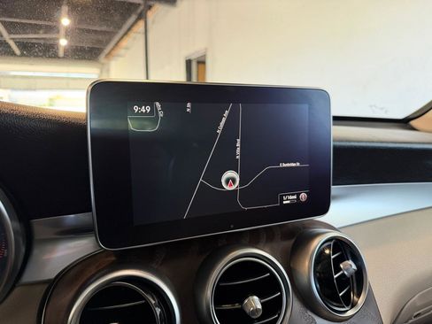 Used 2019 Mercedes-Benz GLC 300 4MATIC image 18