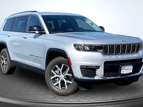 Used 2023 Jeep Grand Cherokee L Limited AWD/4WD image 13