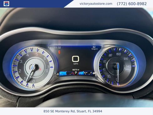 Used 2017 Chrysler 300 Limited AWD/4WD image 21