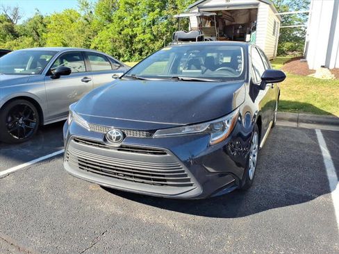 Used 2023 Toyota Corolla LE FWD image 4