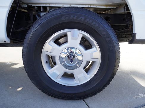 Used 2013 Ford F150 XLT w/ Mid Equipment Group image 12