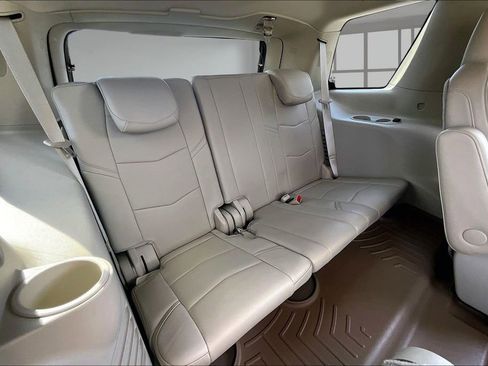 Used 2017 Cadillac Escalade Premium Luxury w/ LPO, Radiant Package image 24