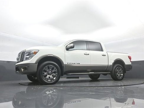 Used 2019 Nissan Titan Platinum Reserve w/ Platinum Utility Package image 32
