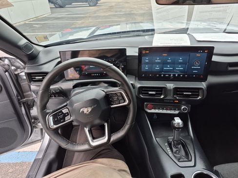 Used 2025 Ford Mustang Coupe RWD image 15