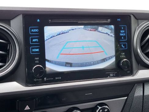 Used 2018 Toyota Tacoma TRD Off-Road AWD/4WD image 16