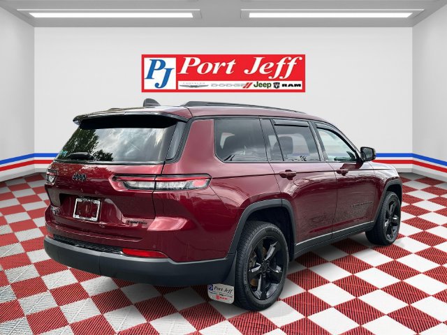 Used 2023 Jeep Grand Cherokee L Limited w/ Black Appearance Package AWD/4WD image 4