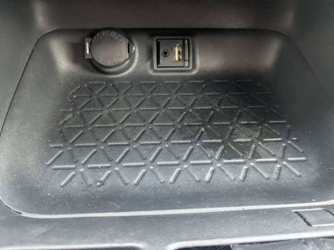 Used 2019 Toyota RAV4 LE FWD image 25