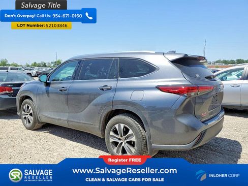Used 2021 Toyota Highlander XLE AWD/4WD image 3