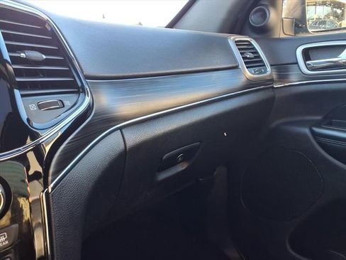 Certified 2020 Jeep Grand Cherokee Limited w/ Premium Lighting Group image 25