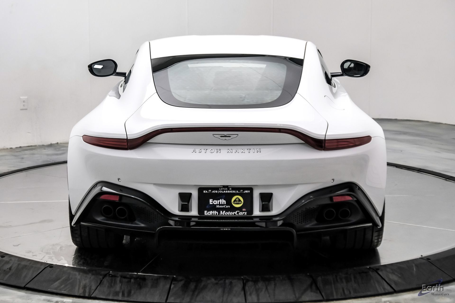 Used 2022 Aston Martin V8 Vantage Coupe RWD image 16