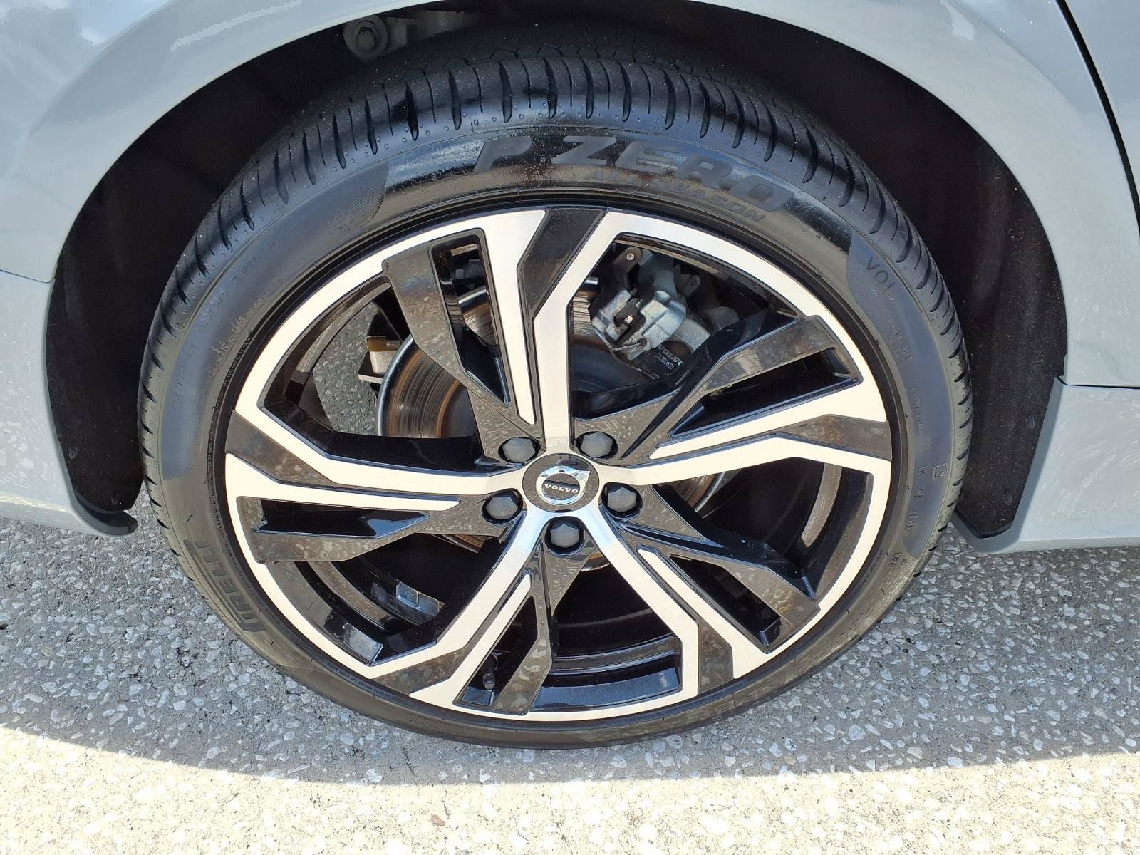 Certified 2025 Volvo S60 B5 Plus AWD/4WD image 9
