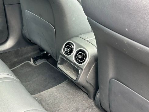 Used 2025 Mercedes-Benz C 300 4MATIC Sedan image 39