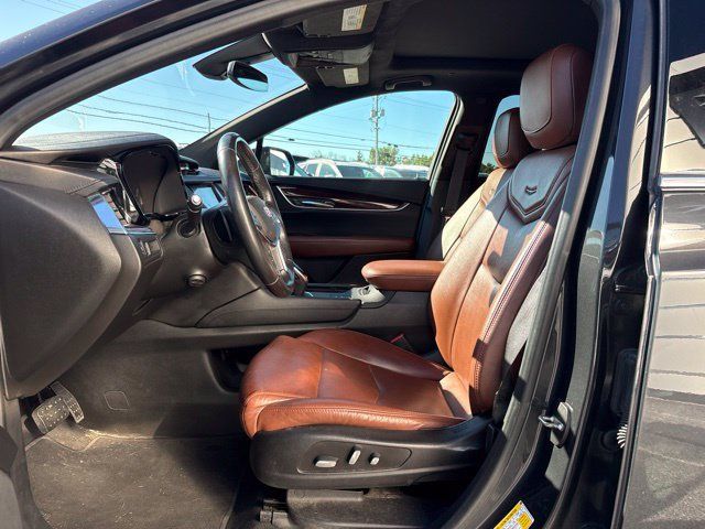 Used 2019 Cadillac XT5 Premium Luxury w/ Driver Assist Package AWD/4WD image 5