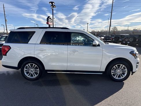 Used 2023 Ford Expedition XLT image 6