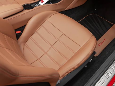 Certified 2016 Ferrari California T RWD image 41