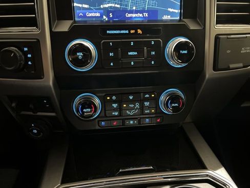 Certified 2021 Ford F250 Platinum w/ FX4 Off-Road Package AWD/4WD image 17