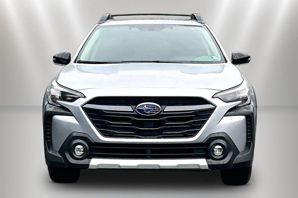 Certified 2025 Subaru Outback Limited AWD/4WD image 2