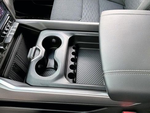 New 2026 RAM 1500 4x4 Crew Cab image 8