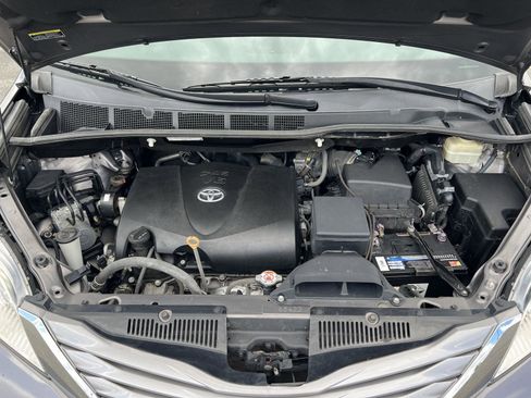 Used 2017 Toyota Sienna XLE w/ XLE Navigation Package FWD image 55