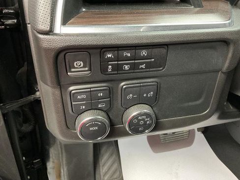 Used 2025 Chevrolet Suburban Premier AWD/4WD image 13