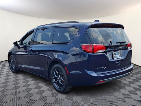 Used 2020 Chrysler Pacifica Touring-L Plus w/ S Appearance Package FWD image 5