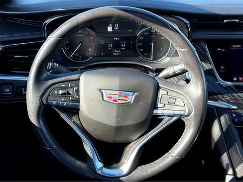 Used 2023 Cadillac XT6 Premium Luxury FWD image 14