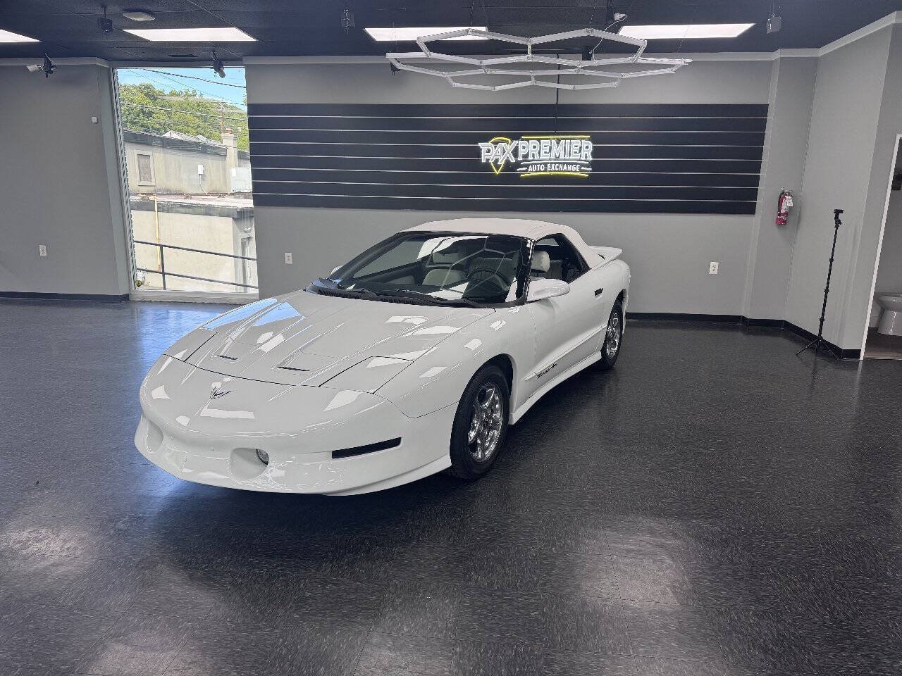 Used 1995 Pontiac Firebird Trans Am RWD image 1