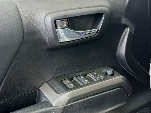 Used 2021 Toyota Tacoma TRD Sport w/ Technology Package RWD image 15