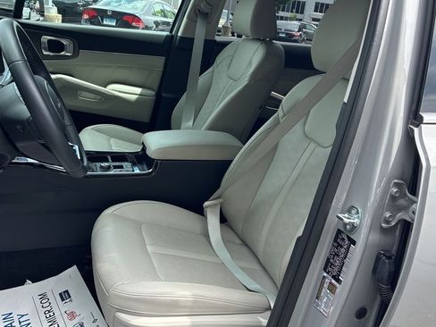 Used 2025 Kia Sorento SX FWD image 19