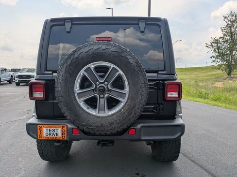 Used 2018 Jeep Wrangler Unlimited Sahara w/ Cold Weather Group AWD/4WD image 5