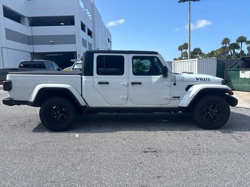 Used 2022 Jeep Gladiator Sport AWD/4WD image 2
