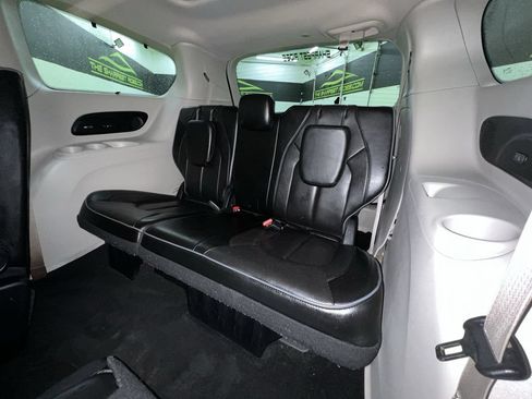 Used 2018 Chrysler Pacifica Limited FWD image 27