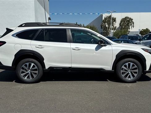 Used 2025 Subaru Outback Premium image 3