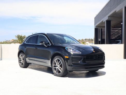 Certified 2026 Porsche Macan AWD/4WD image 7