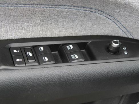 Used 2022 Jeep Compass Latitude image 12