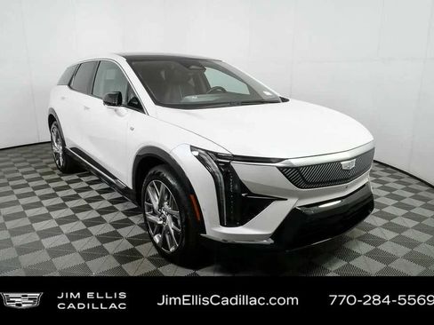 Used 2025 Cadillac Optiq Luxury 2 w/ LPO, Floor Liner Package AWD/4WD image 26