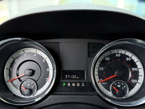 Used 2018 Dodge Grand Caravan SE w/ UConnect Hands-Free Group image 33