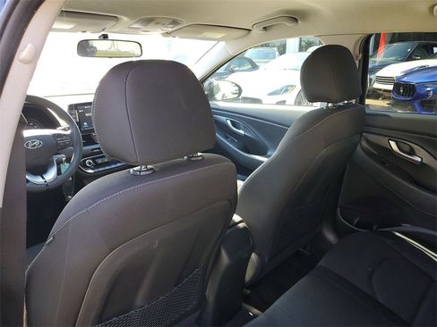 Used 2018 Hyundai Elantra GT image 12