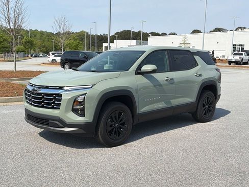 Used 2025 Chevrolet Equinox LT image 3