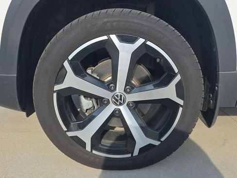 Used 2025 Volkswagen Taos SEL AWD/4WD image 10