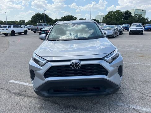 Used 2025 Toyota RAV4 XLE FWD image 2