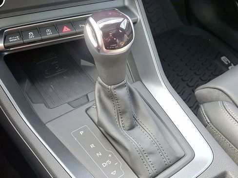 Used 2025 Audi Q3 2.0T Premium w/ Convenience Package image 7