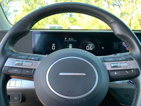 Used 2025 Hyundai Kona SEL image 28